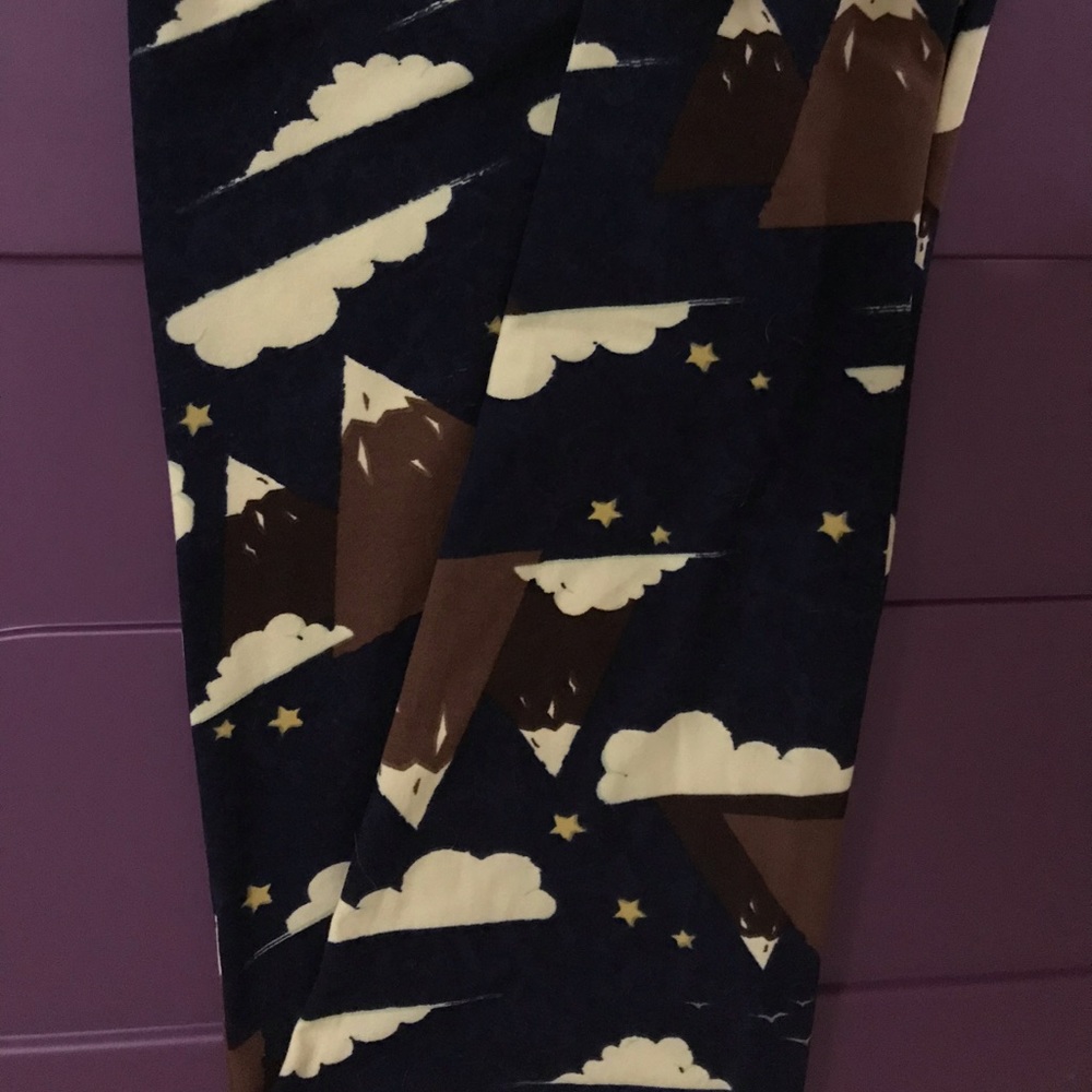 BNWOT LuLaRoe OS unicorn mountains!!